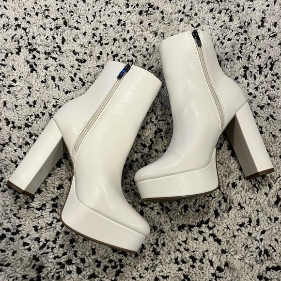 Marc Fisher Shoes - ❌SOLD❌ Marc Fisher Rublia White Platform Booties NWOT